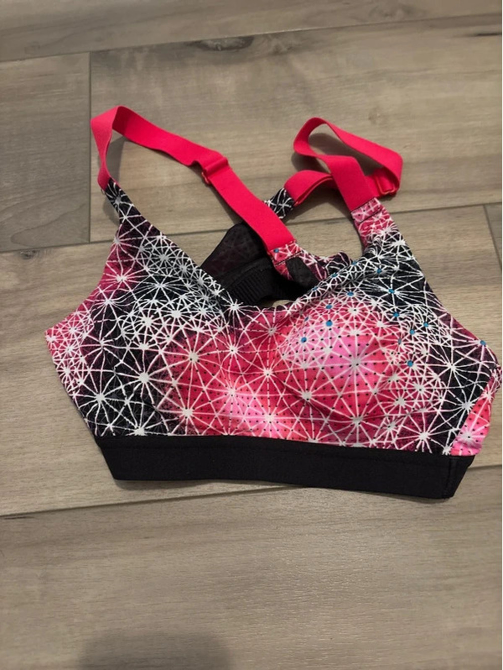 Victoria’s Secret VSX Sports Bra Pink & Black Adjustable Straps Size 32A